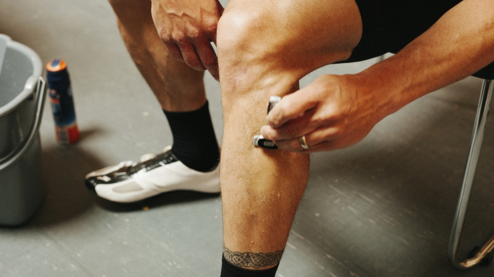 Почему все спортсмены бреют ноги