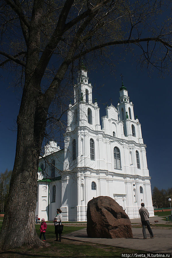 Полоцк достопримечательности фото. Софийский собор в Полоцке камень. Полоцк достопримечательности. Полоцк фото города. Полоцк фото города достопримечательности.