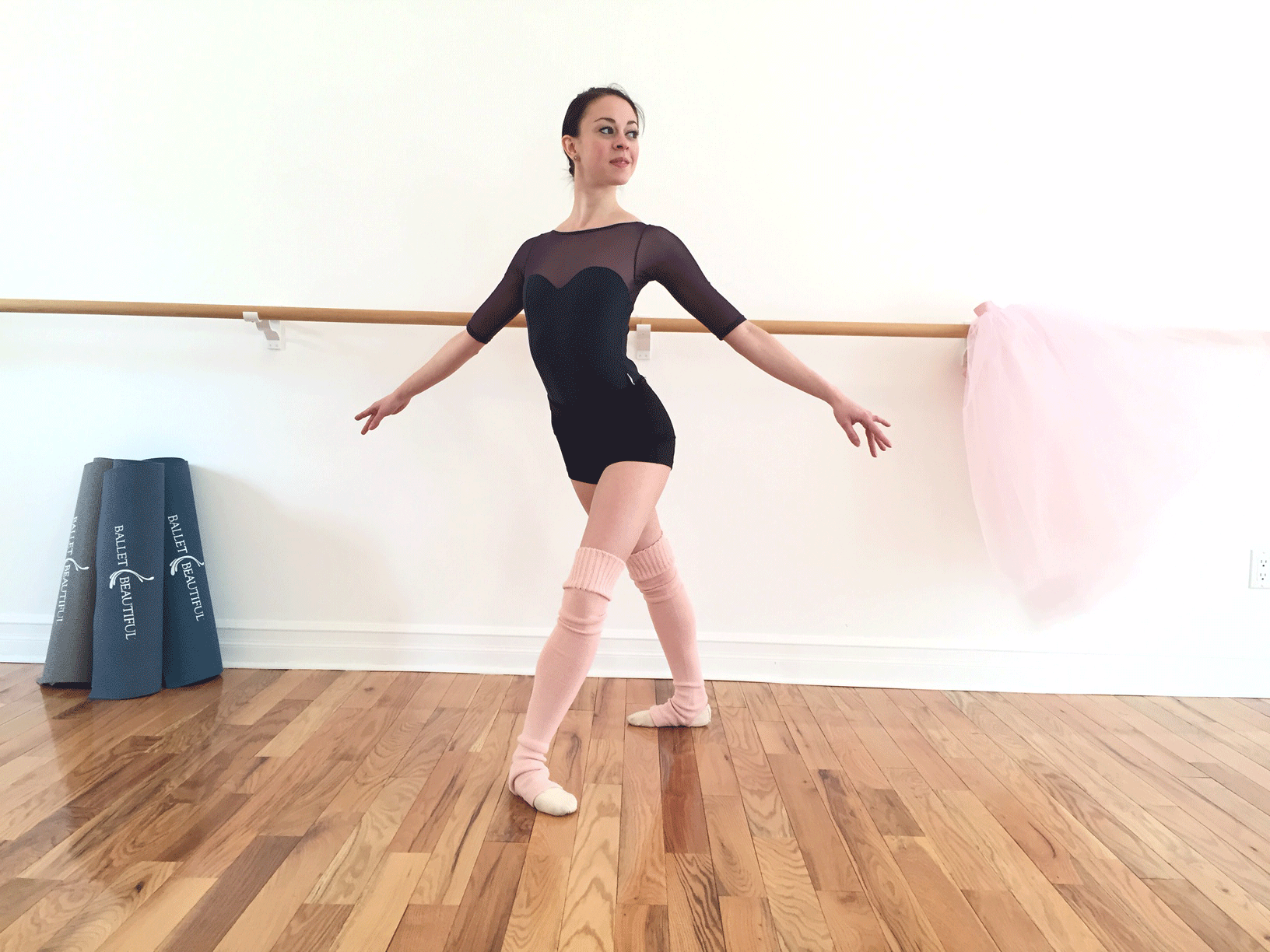 Танцы с нуля для начинающих. Саша балерина. Балерины на занятиях. Упражнения для балерин.