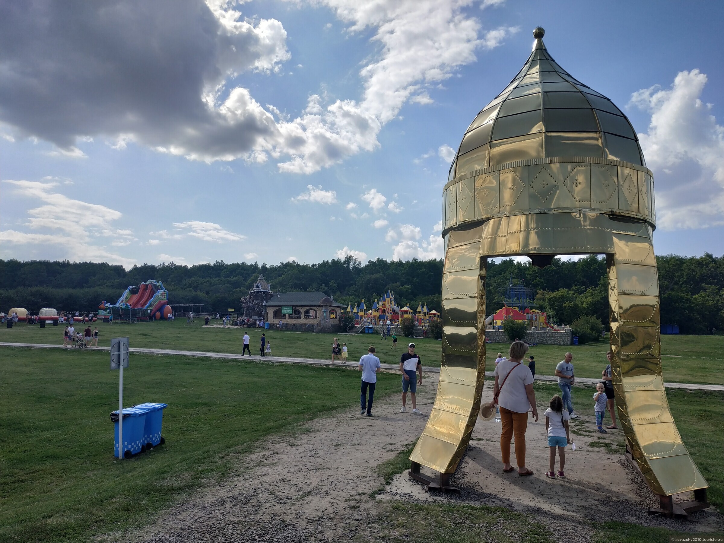 Поехать погулять в подмосковье. Из Москвы на выходные интересные места. Куда съездить из Подмосковья на выходные. Подмосковье куда поехать в выходные достопримечательности. Куда можно поехать в Калужской области.