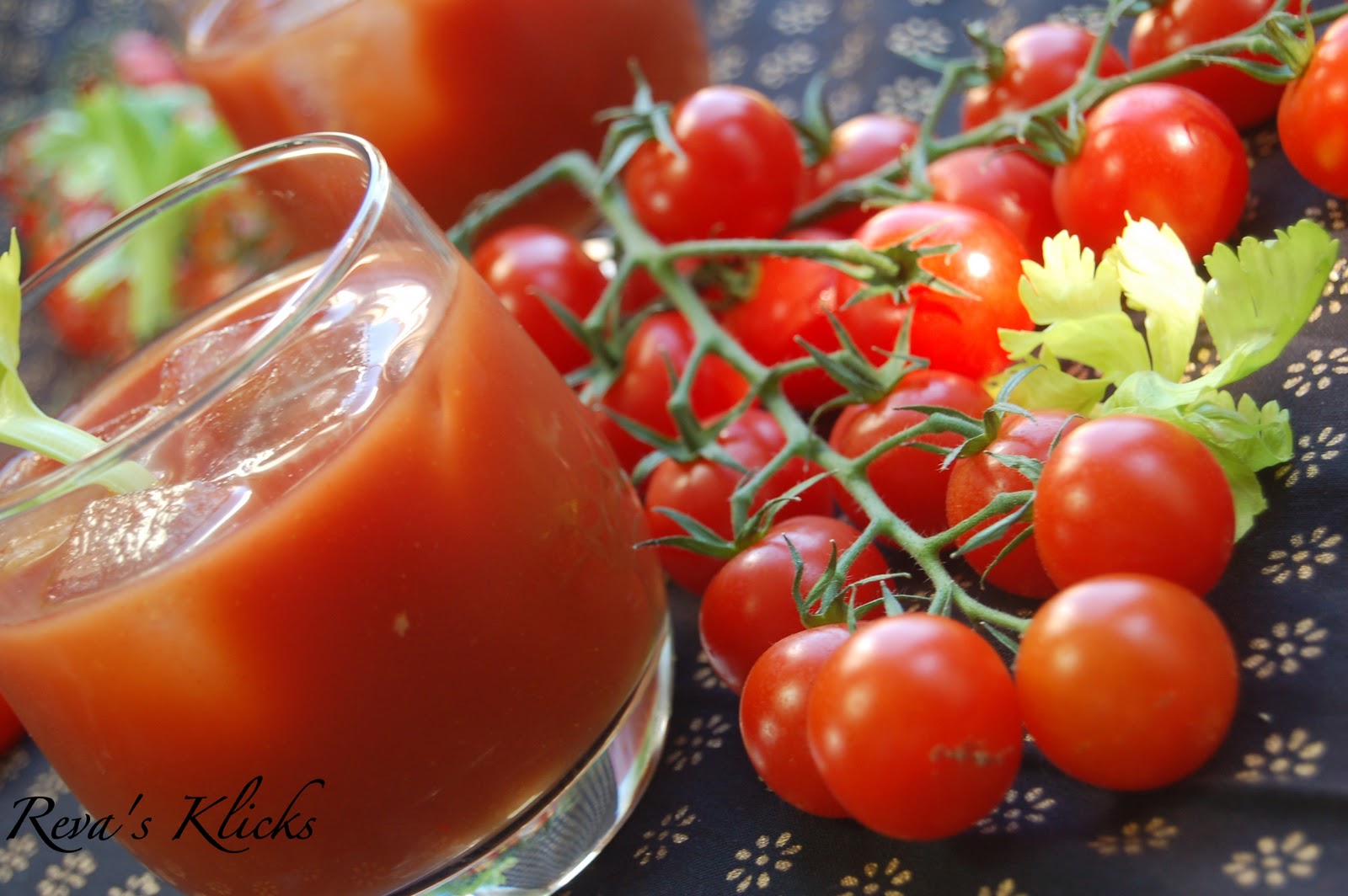 Можно ли томатный сок при диабете 2. Томатный сок. Диета на томатном соке. Помидор сок. Диетические помидоры.