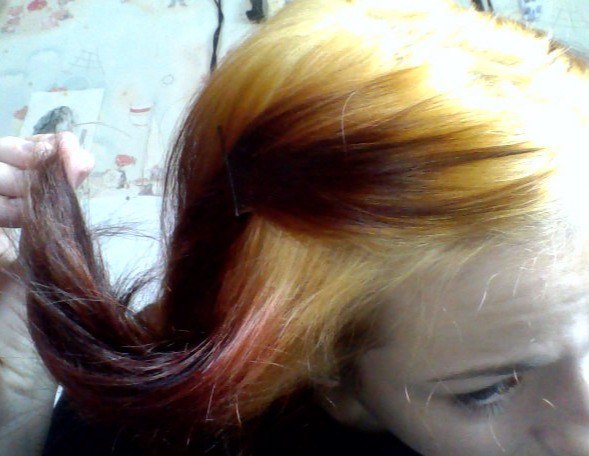 Выпали волосы после осветления. Неудачное обесцвечивание. Неудачное осветление темных волос. Плохо осветленные волосы. Рыжая полоса на волосах после осветления.
